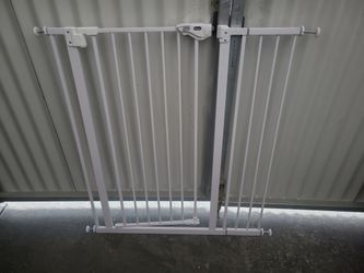 Dreambaby Chelsea Security Gate for babies/pets