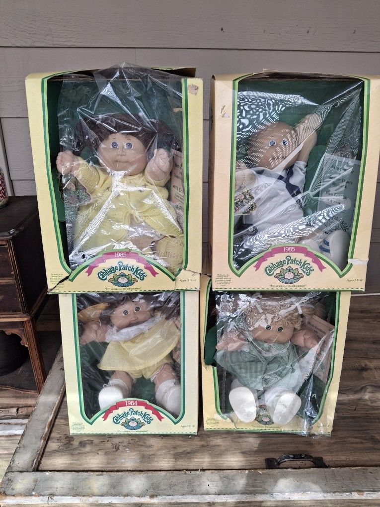 Set Of 4 Cabbage Patch Kids In Goid Condition