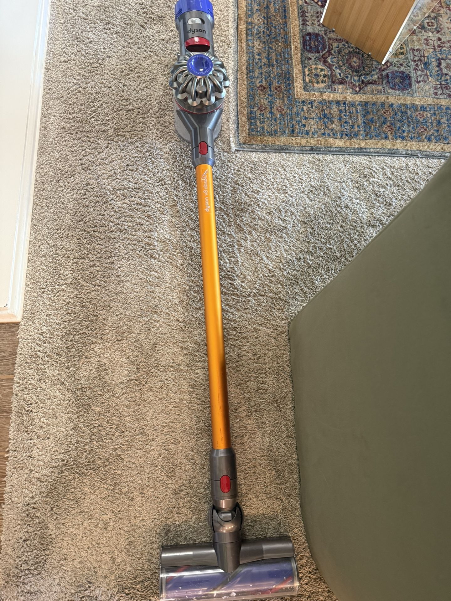 DYSON V8 ABSOLUTE CORDLESS VACUUM (battery Needs To Be Replaced)