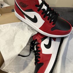 Jordan 1 Mid Chicago 9.5 Men