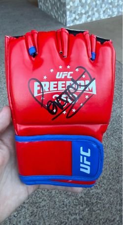 Alex Pereira signed UFC Freedom 250 Glove
