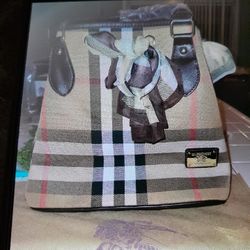 VERY GOOD HIGH QUALITY PURSE.