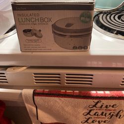 Insulated lunch box 