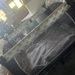 Playpen / Crib