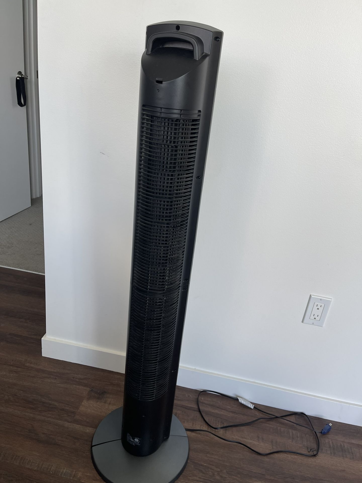 Lasko T48312 48 Inch Slim Home Office Quiet 3 Speed Oscillating Tower Fan  w/ Nighttime Setting, Remote Control, 7 Hour Timer, u0026 Auto Shut Off, Black  for Sale in Seattle, WA - OfferUp