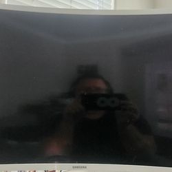 Samsung 32 Inch Curved Monitor White