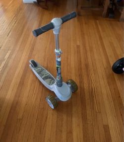 Scooter 🛵 Disney Baby Yoda with lights