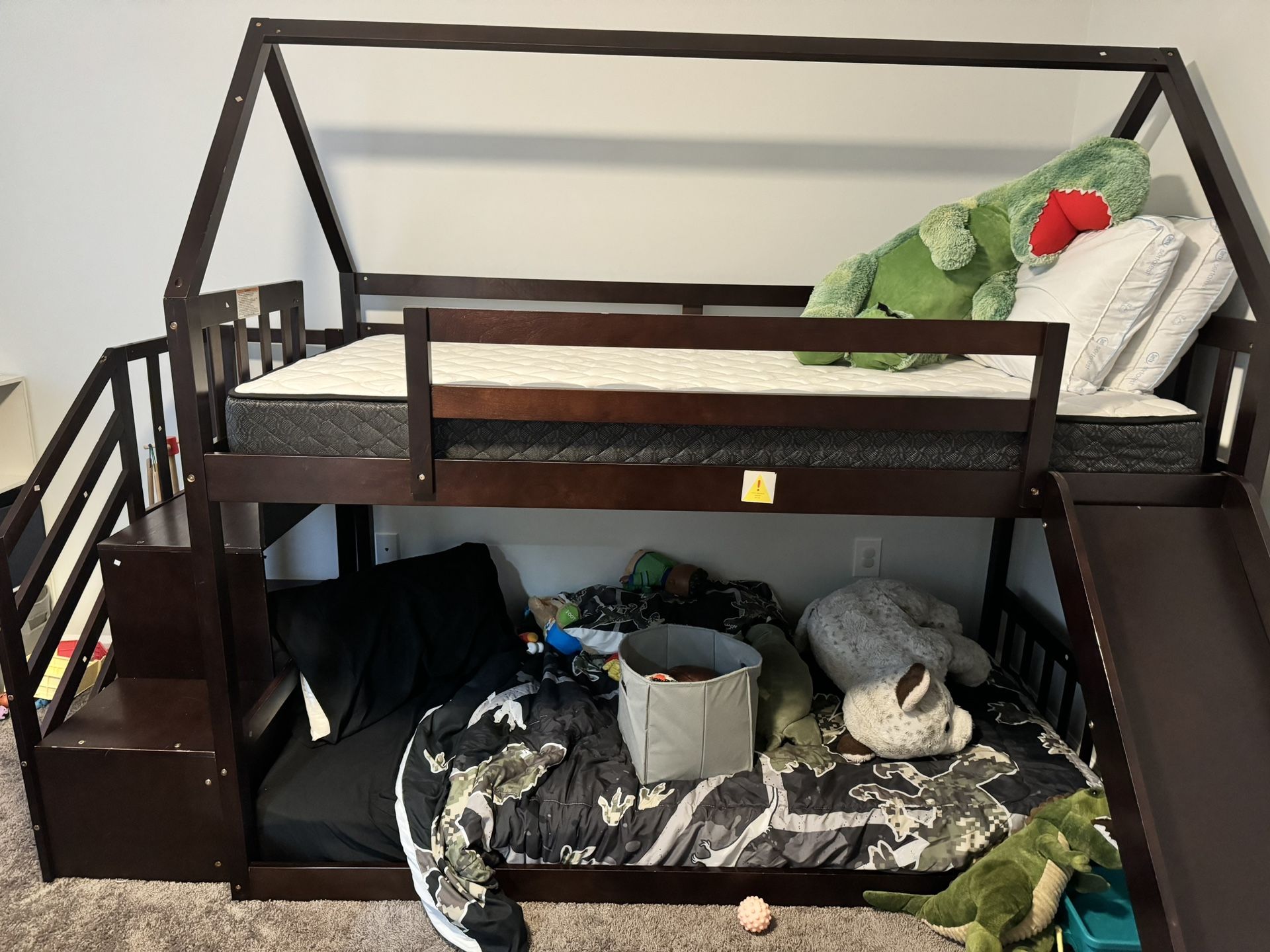 Twin Bunk bed