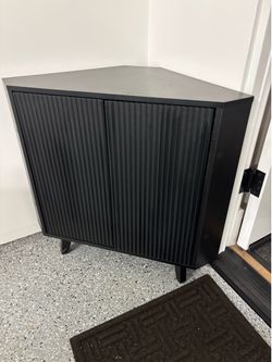 Corner storage unit