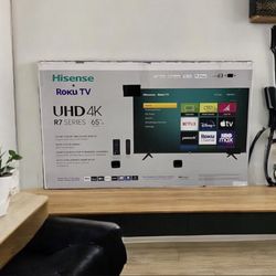 HD112 65” Hisense smart Roku 4K led Uhd tv 