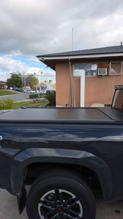 Truck bed cover