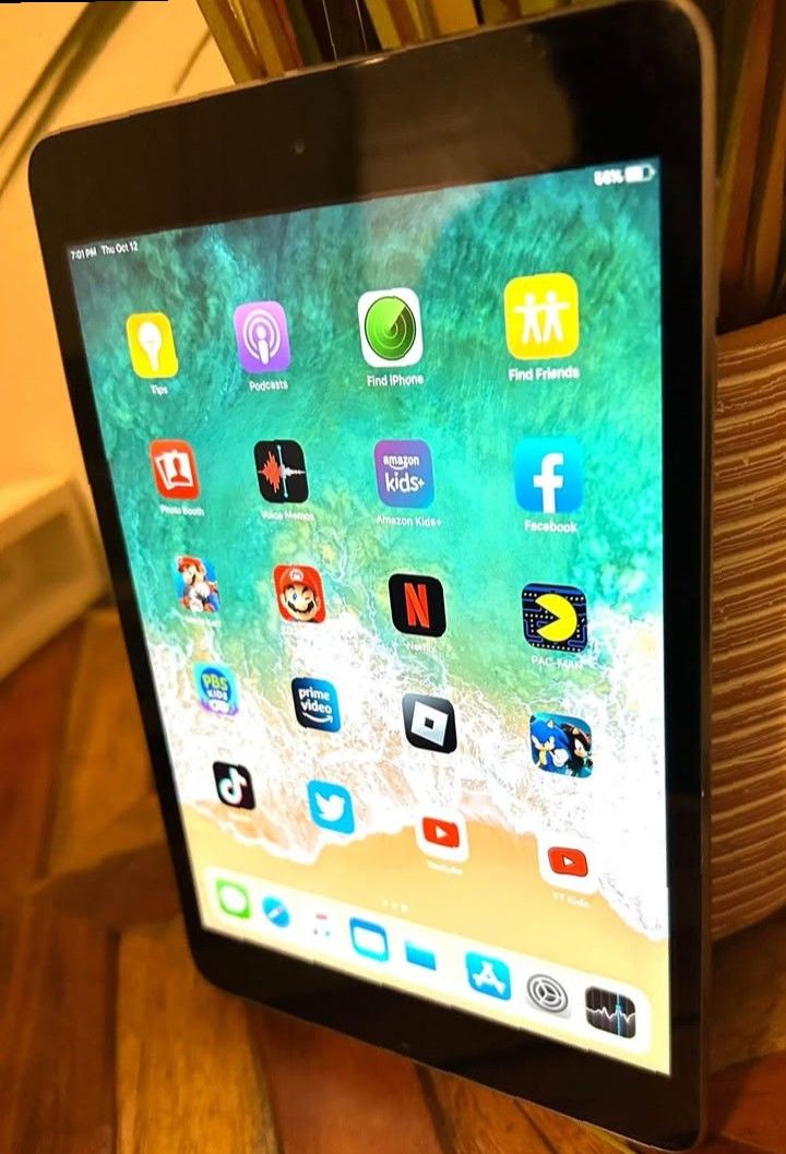 Apple iPad Air 32gb Runs Great