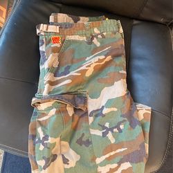 Empire Cameo Cargos Size 32