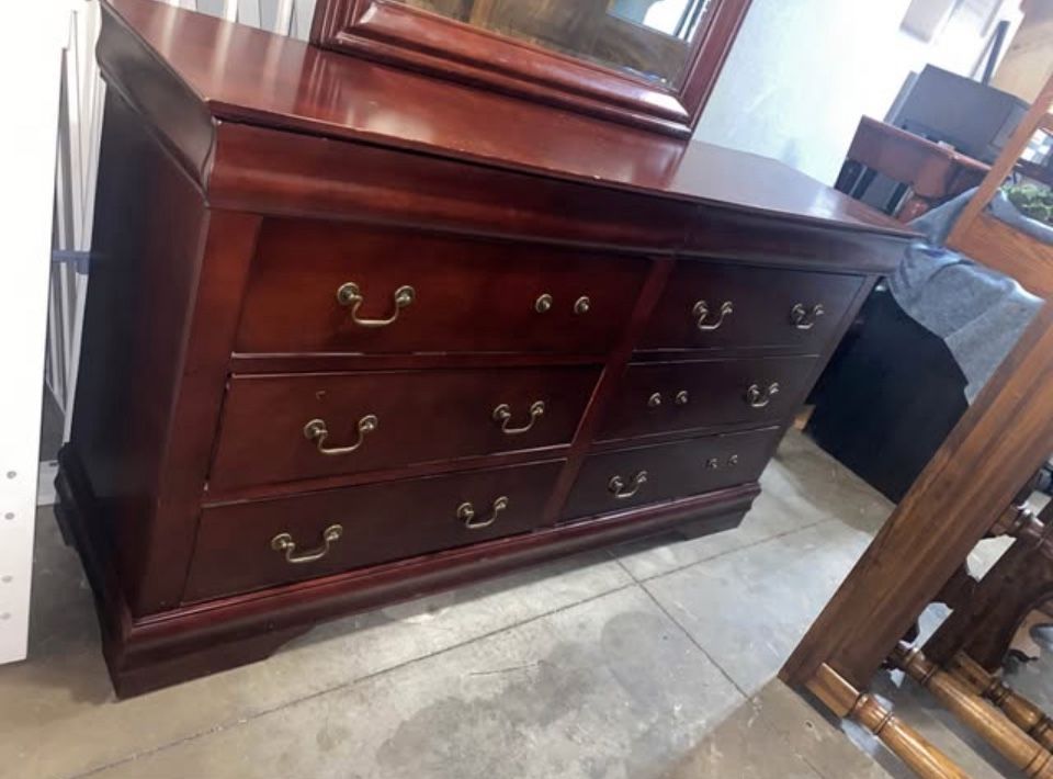 8 Drawer Dresser With Mirror