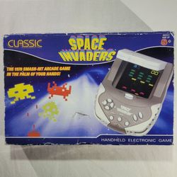 Space Invaders Handheld Electronic Arcade Game cib