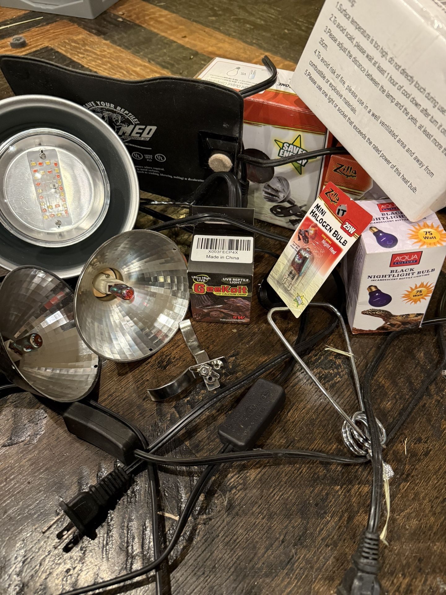 Reptile heat lamps/bulbs/pad