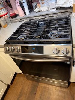 Samsung SmartThings Gas Range Stainless Steel