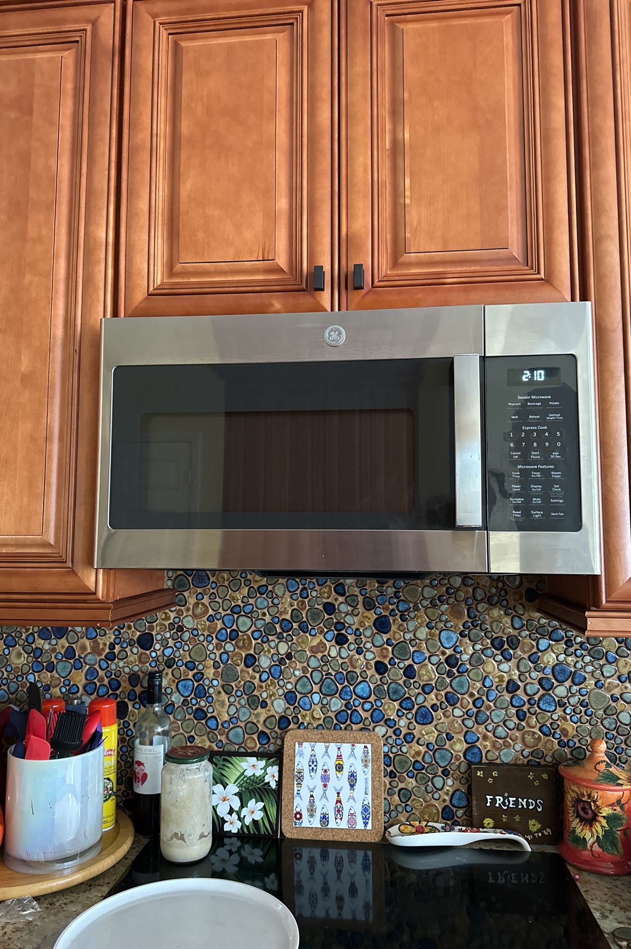 Microwave Oven GE Like New JUST REDUCED 
