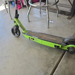 Razor E90 Electic Scooter 