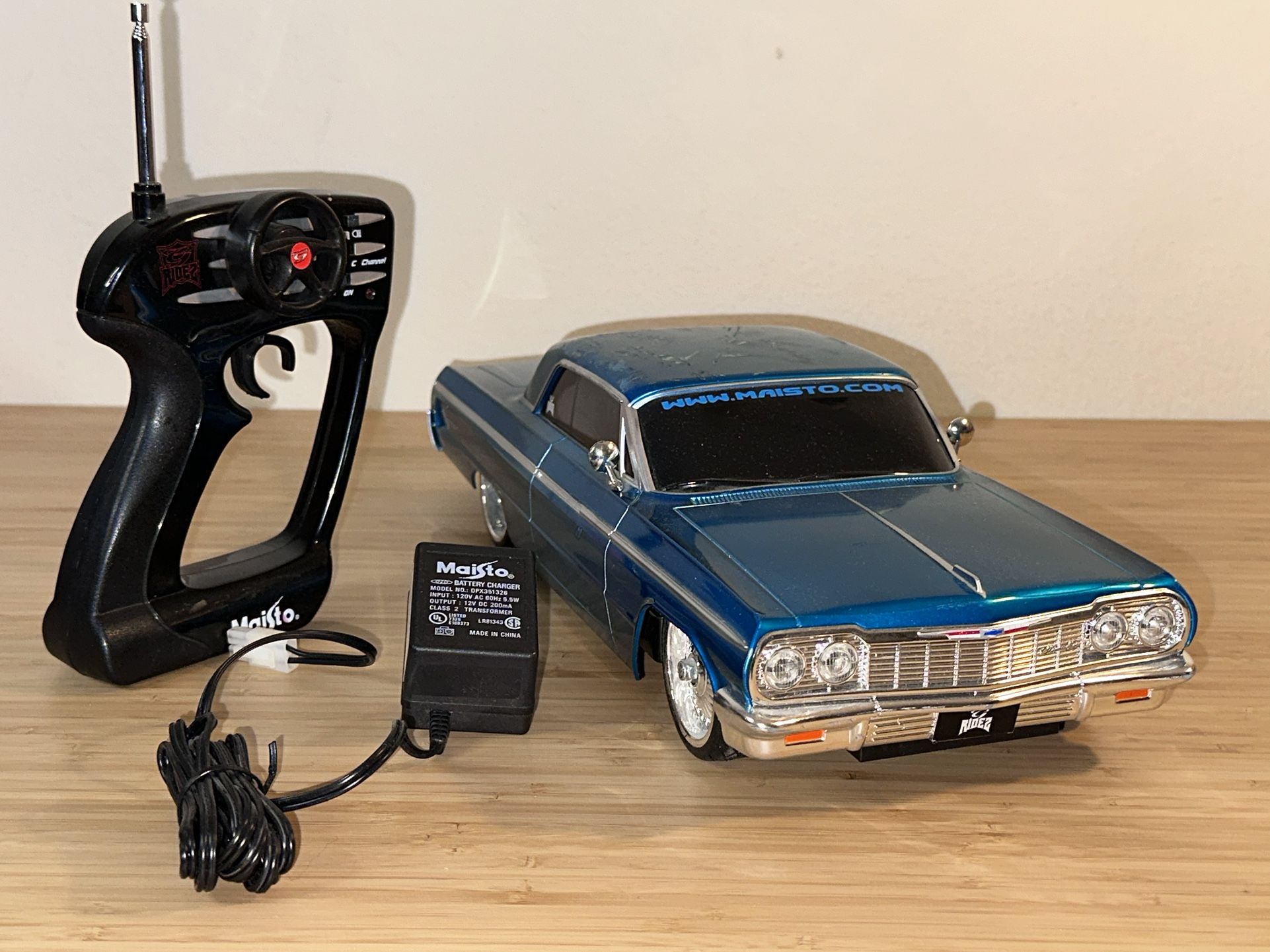 Maisto URBAN G RIDEZ 1964 Blue Chevy Impala SS Lowrider 1 12 Remote Control Car. for Sale in Chino Hills CA OfferUp