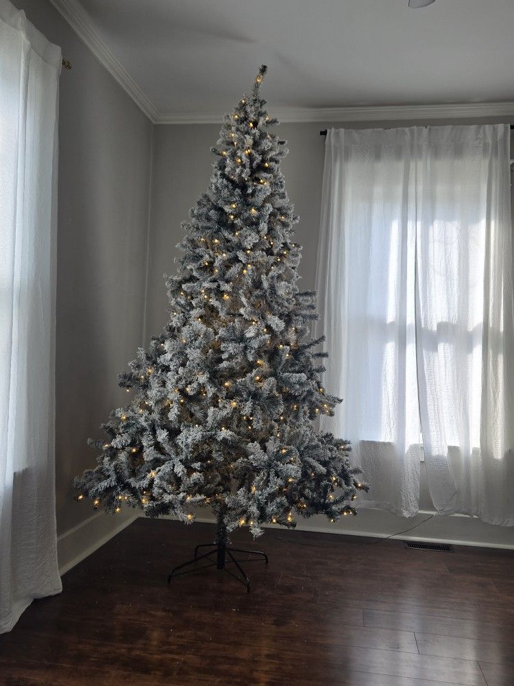 9.5 ft Flocked Christmas Tree 