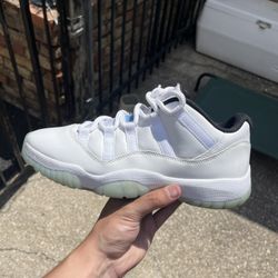 Jordan 11 Low Legend Blue - Size 8M