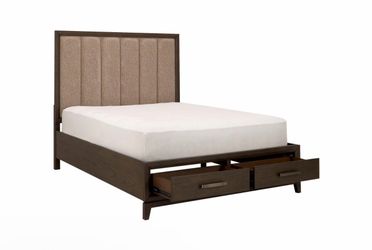 Queen Bed w Night Stand