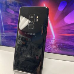Samsung Galaxy S9 plus 64gb Factory Unlocked Comes with store warranty 