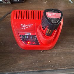 Milwaukee Charge With Battery 
