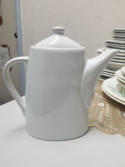 Ceramic teapot