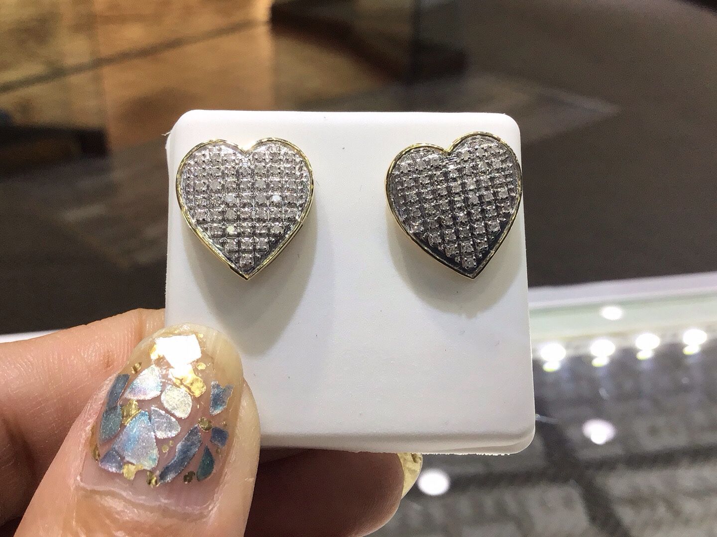 10k Gold Diamond Earrings Heart ❤️❤️ Shape 3D Style Daikons Earrings With Screw Back .💎💎💎
