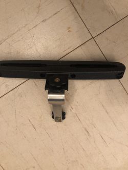 Headrest monitor mount