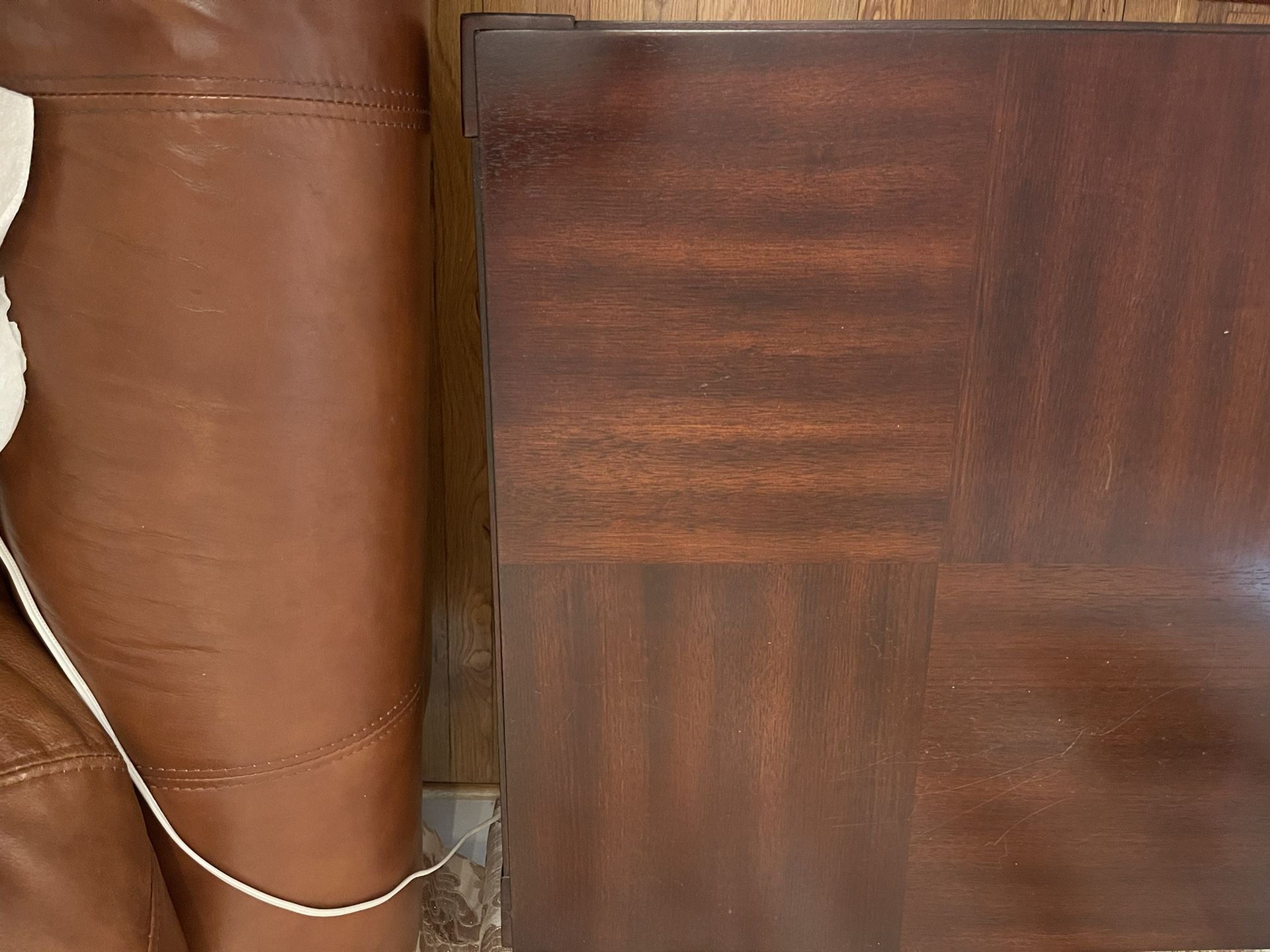 Good used condition coffee table And one side table