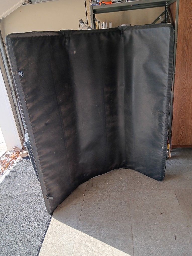 Truck Bed Cover For A 2015 Chevy Colorado Z71