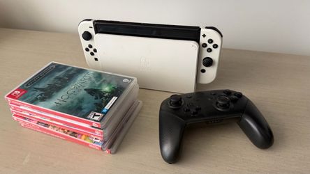 Nintendo Switch OLED Model (White) Console Bundle