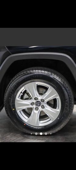 Toyota Rav4 Aluminum wheels with Tires
