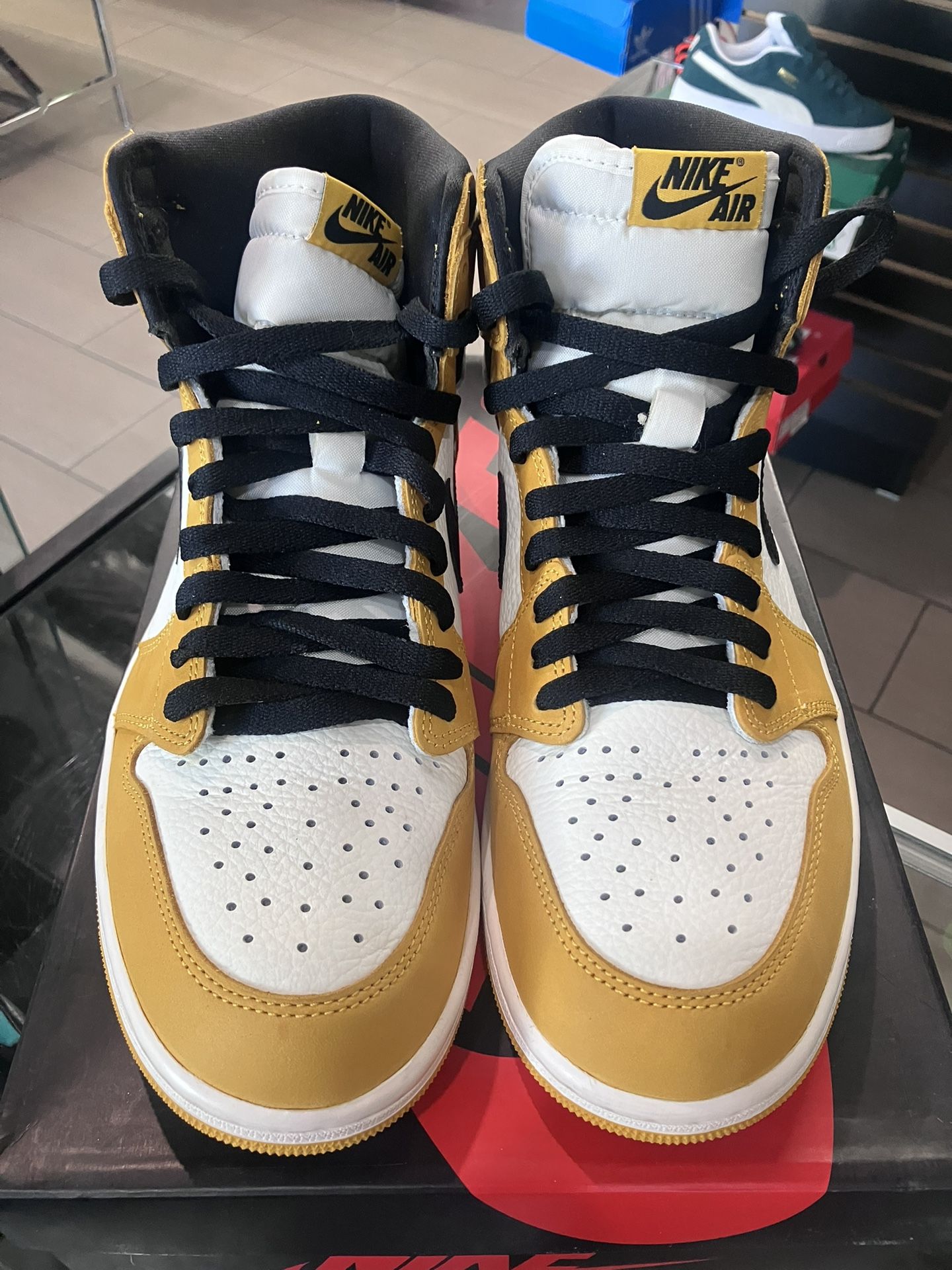 Air Jordan 1 Retro High Yellow Ochre