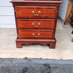 3-Drawer Dresser/ End Table 