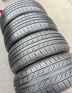205 55 16 vendo un set de llantas usadas en excelente condición marca SENTURY