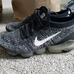 Mens Nike Shoes 9.5