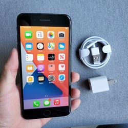 iPhone 7 Plus - UNLOCKED - Like New 
