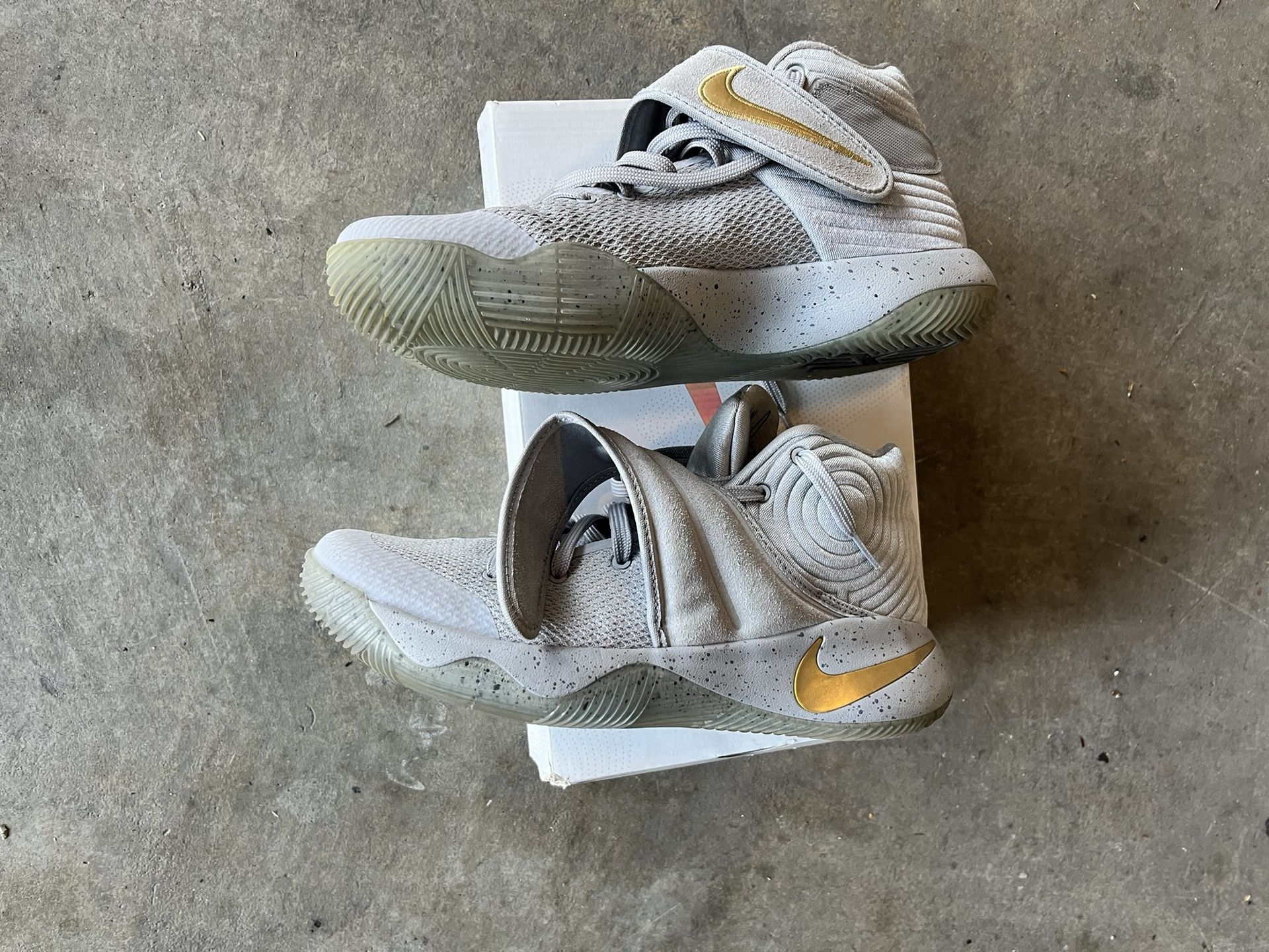 Nike Man Kyrie 2 Battle Grey Dark Gray 9.5