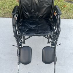 Everest & Jennings Traveler SE Wheelchair Lightweight Durable Carbon Steel 250lb. Used in good condition with some cosmetic blemishes these blemishes 