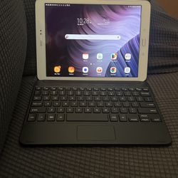 Samsung Galaxy Tab 2 W/ Samsung Keyboard 