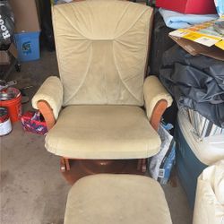 Wooden rocking chair 
