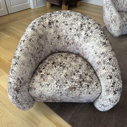 Custom swivel Chairs X4   10,000 All 4 