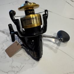 Shimano Baitrunner 8000 New Salt Water Fishing Reel. 