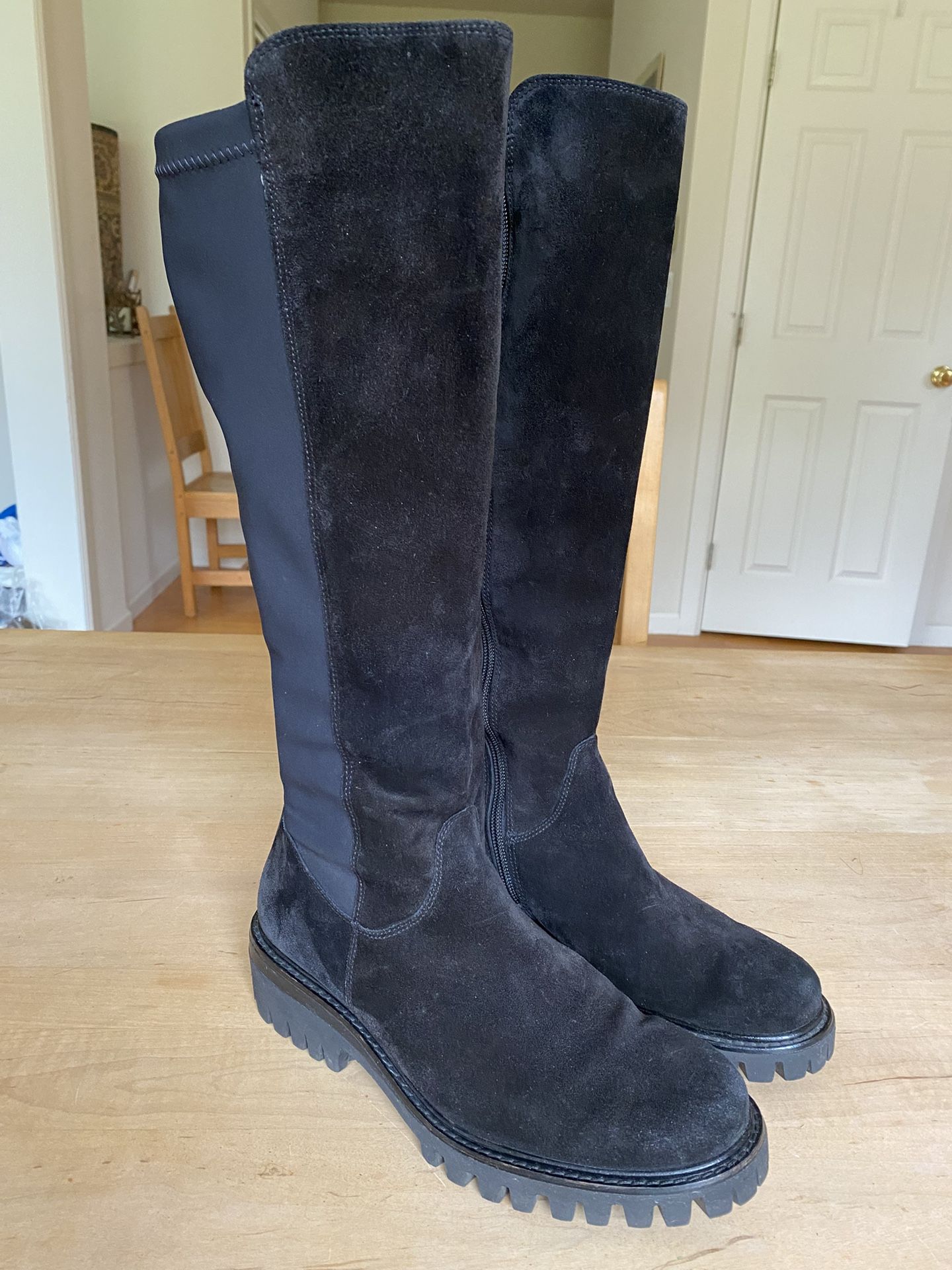 Like New Suede Leather Boots By Paul Green Womens 8