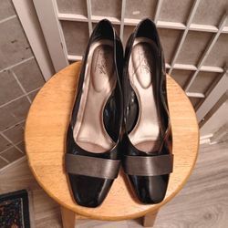 Soft Style A Hush Puppies Company, Size 9.5 Black And Gray. 