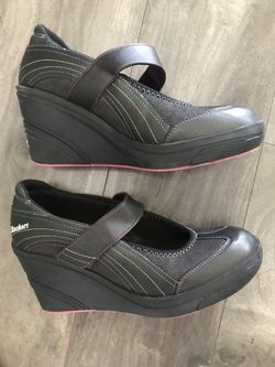 Skechers wedged shoes